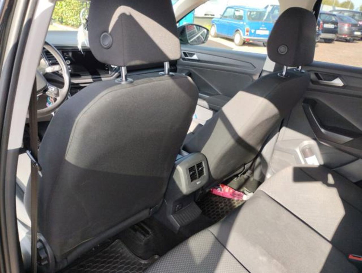 Volkswagen T-Roc 1.6 TDI SCR Style BlueMotion Technology (9)