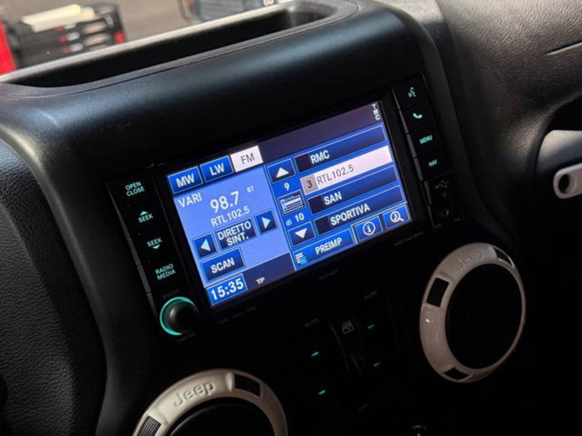 Jeep Wrangler Unlimited 2.8 CRD DPF X Auto (18)