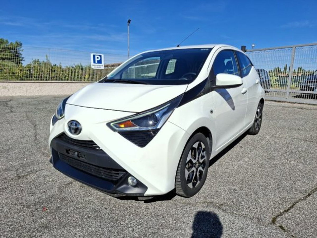 Toyota Aygo 1.0 VVT-i 72 CV 5 porte x-play MMT (2)