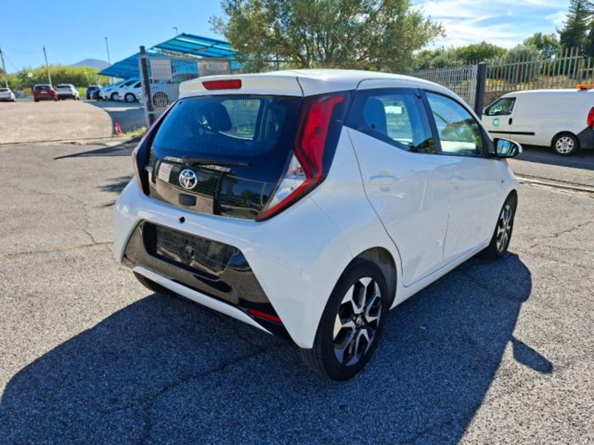 Toyota Aygo 1.0 VVT-i 72 CV 5 porte x-play MMT (4)