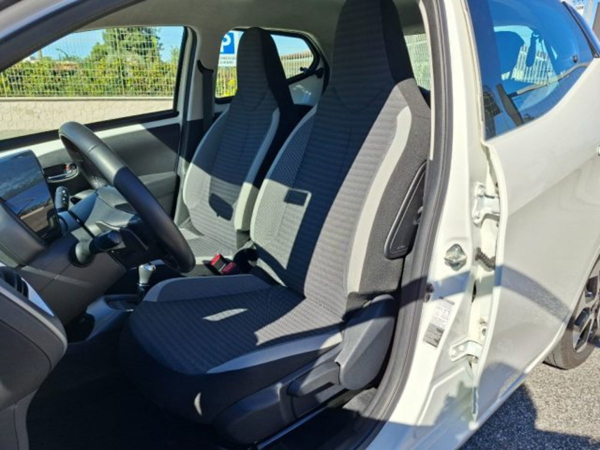Toyota Aygo 1.0 VVT-i 72 CV 5 porte x-play MMT (6)