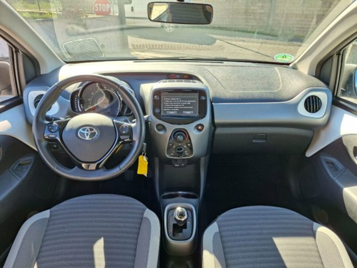Toyota Aygo 1.0 VVT-i 72 CV 5 porte x-play MMT (8)