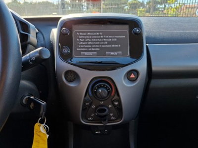 Toyota Aygo 1.0 VVT-i 72 CV 5 porte x-play MMT (9)