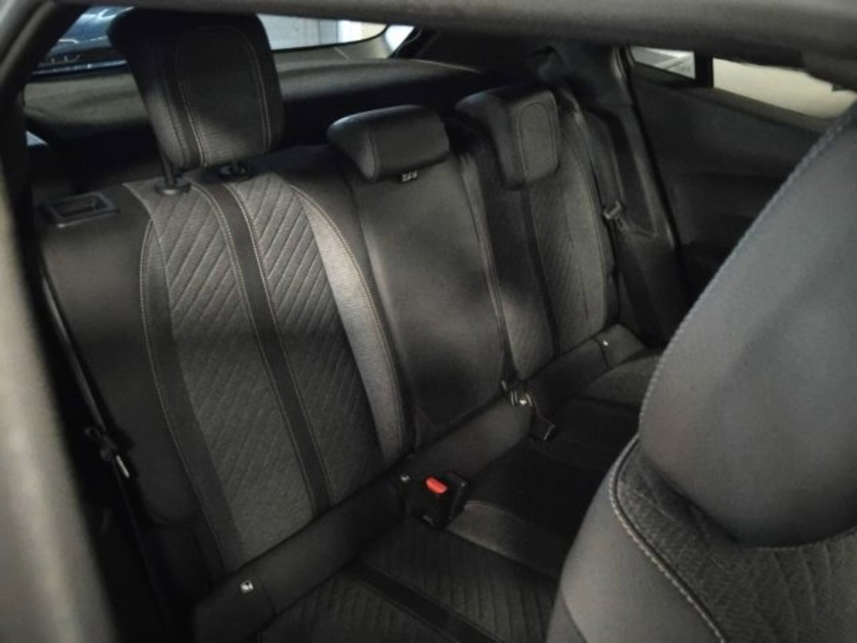 Peugeot 2008 PureTech 130 S&S EAT8 Allure Pack (11)