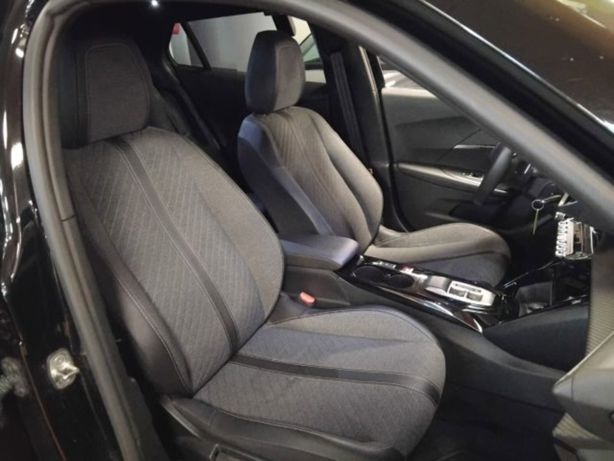 Peugeot 2008 PureTech 130 S&S EAT8 Allure Pack (13)