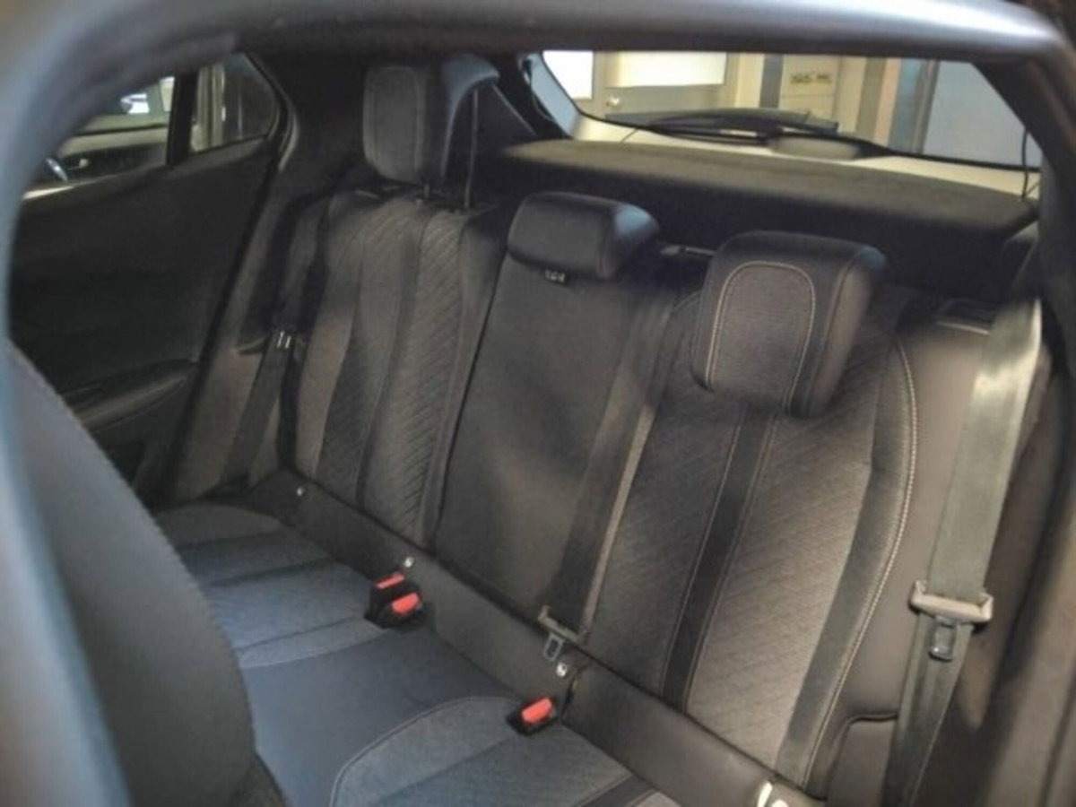 Peugeot 2008 PureTech 130 S&S EAT8 Allure Pack (8)
