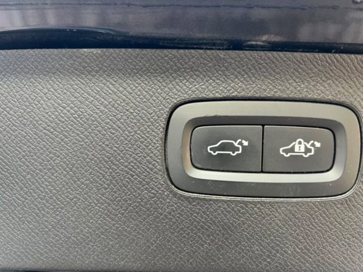 Volvo XC90 B5 (d) AWD Geartronic 7 posti Momentum Pro (5)