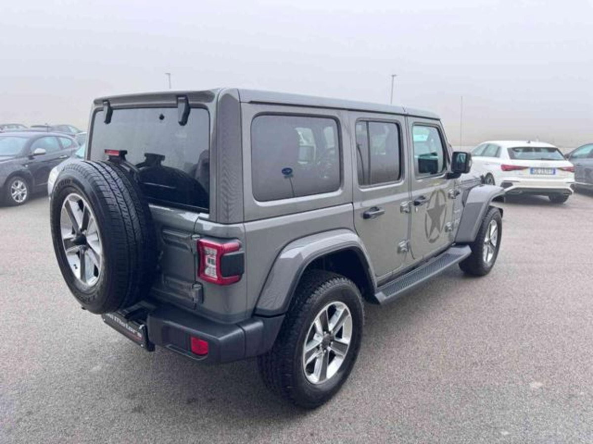 Jeep Wrangler Unlimited 2.2 Mjt II Sahara (5)