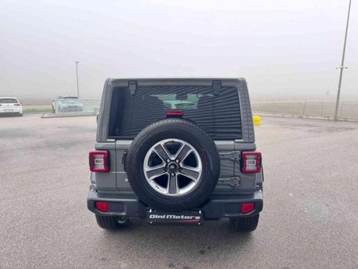 Jeep Wrangler Unlimited 2.2 Mjt II Sahara (6)