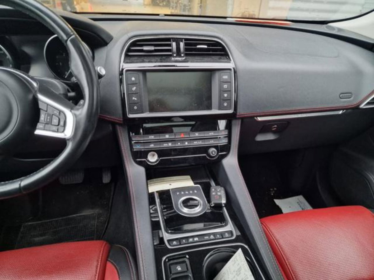 Jaguar F-Pace 2.0 D 180 CV AWD aut. R-Sport (11)