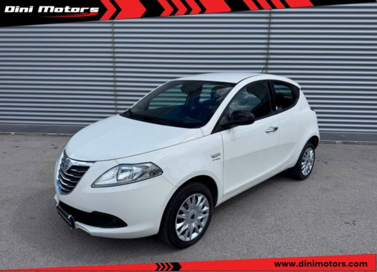 Lancia Ypsilon 0.9 TwinAir 85 CV 5 porte Metano Ecochic Silver