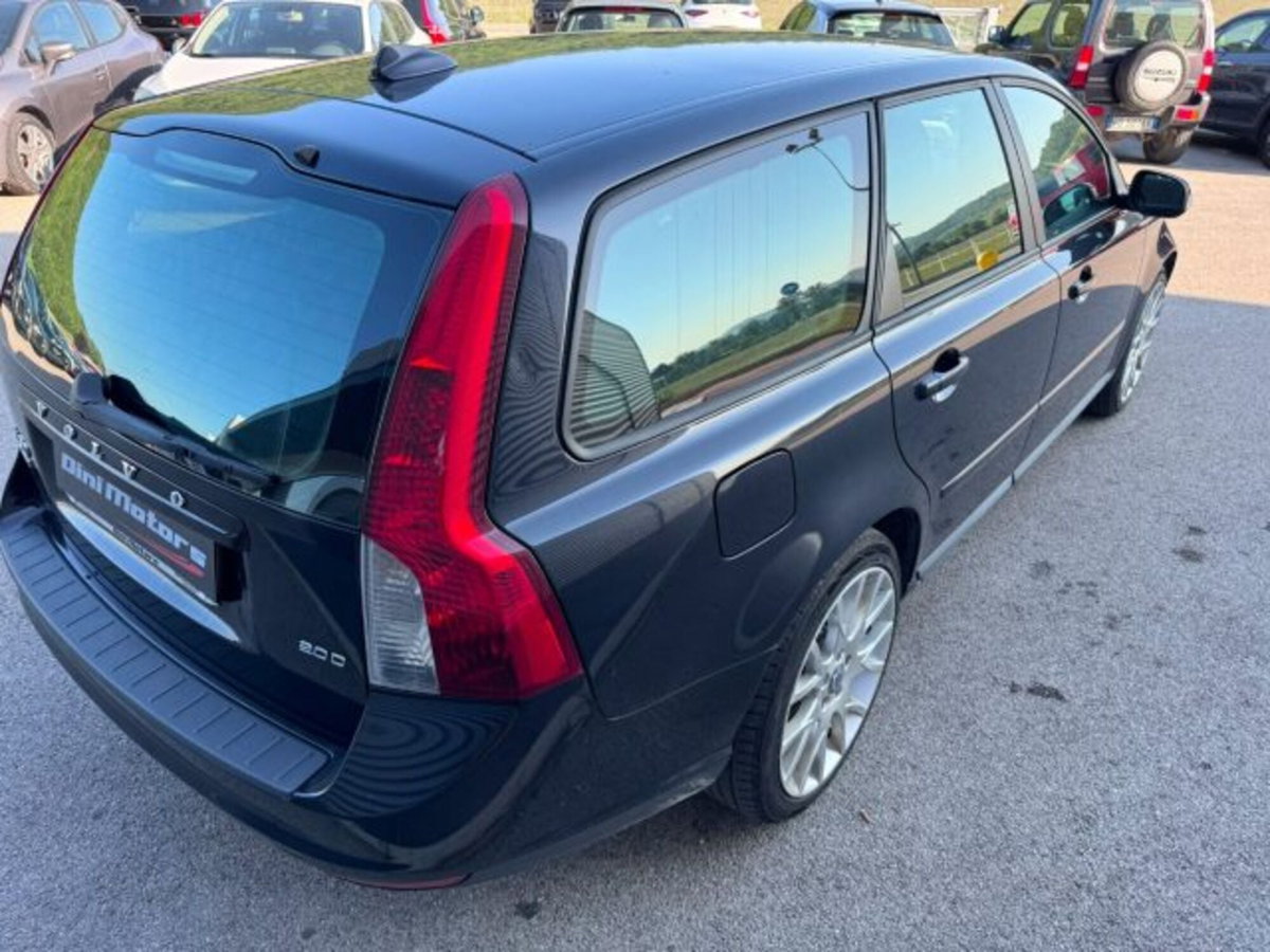 Volvo V50 2.0 D cat R-Design (5)