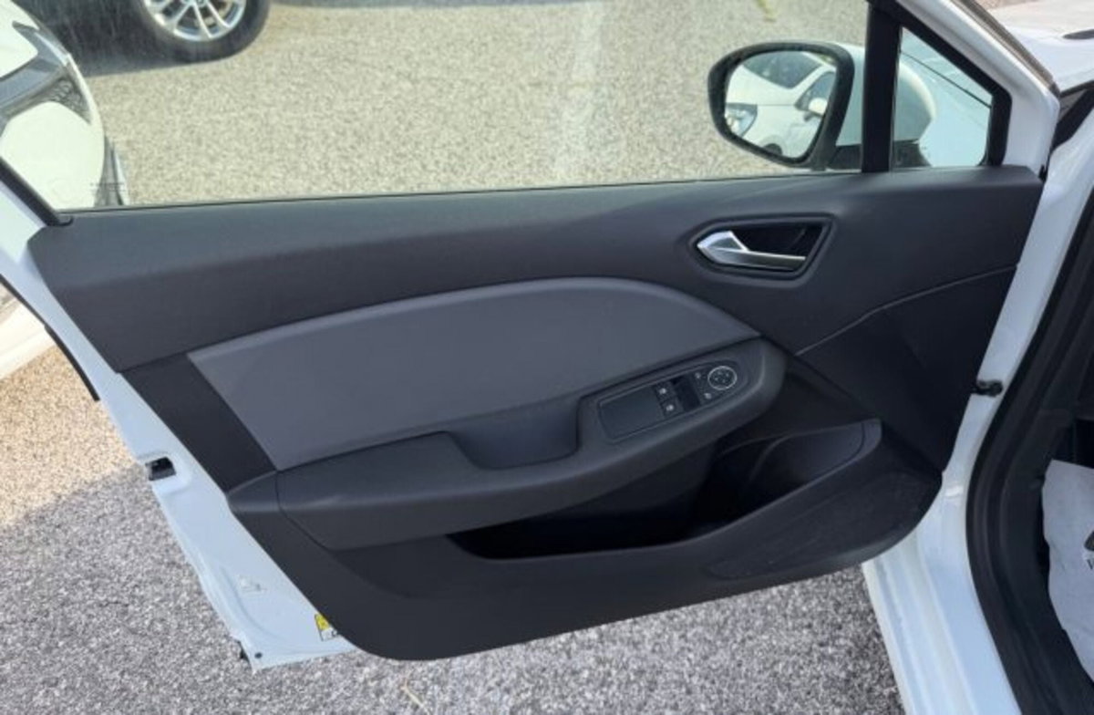 Renault Clio Blue dCi 85 CV 5 porte Business (7)