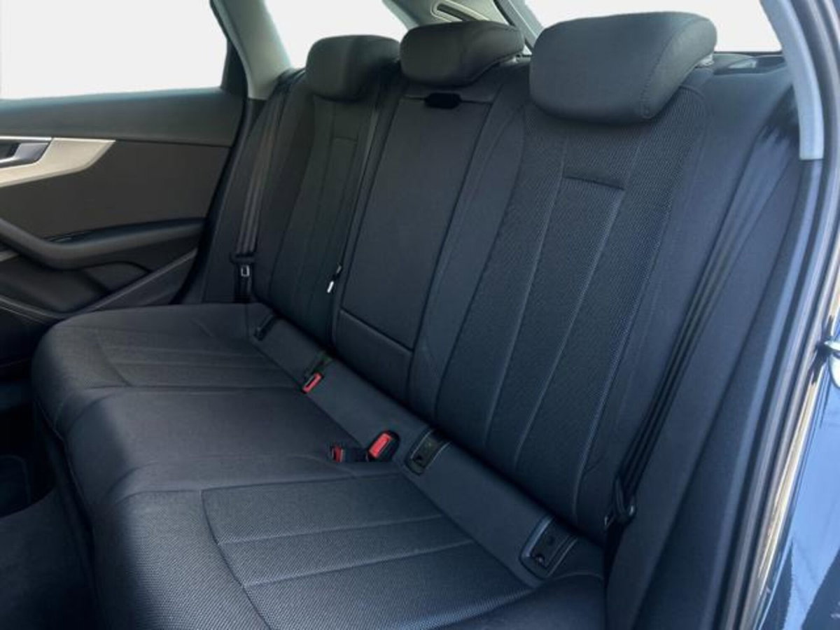 Audi A4 Avant 35 TDI/163 CV S tronic Business Advanced (13)