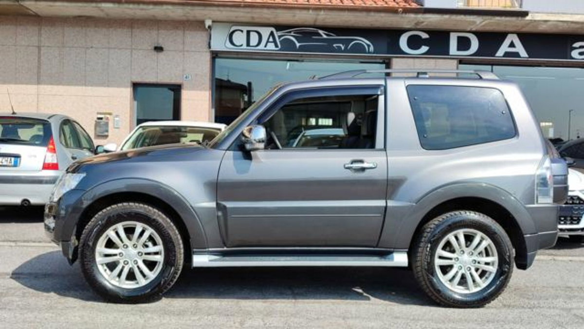 Mitsubishi Pajero 3.2 DI-D 16V aut. 3p. Intense DPF (3)