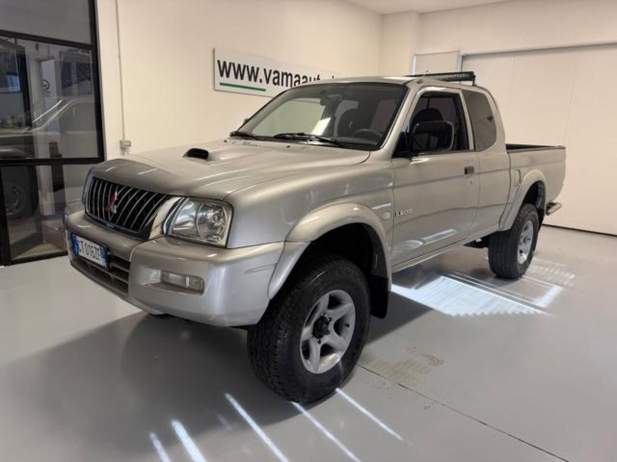 Mitsubishi L200 2.5 TD cat 4WD Club Cab Intense