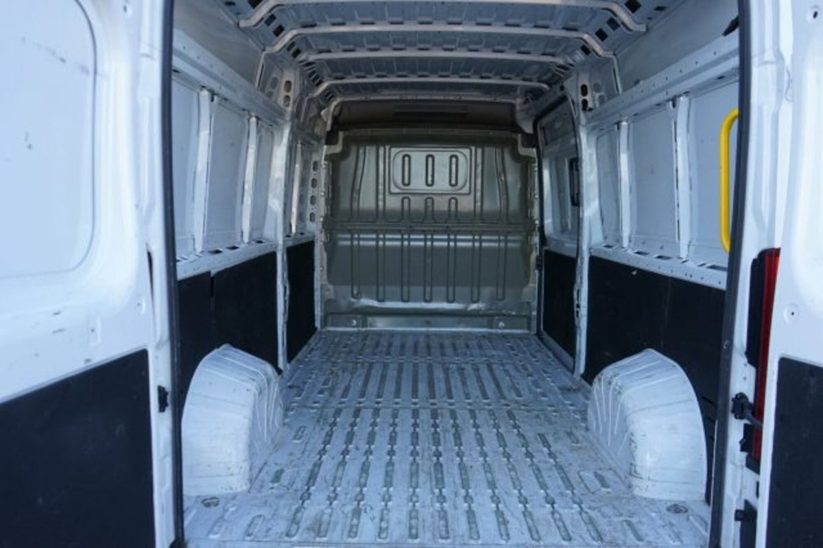 Citroen Jumper Furgone 33 BlueHDi 140 S&S PM-TM Furgone Vetrato (13)