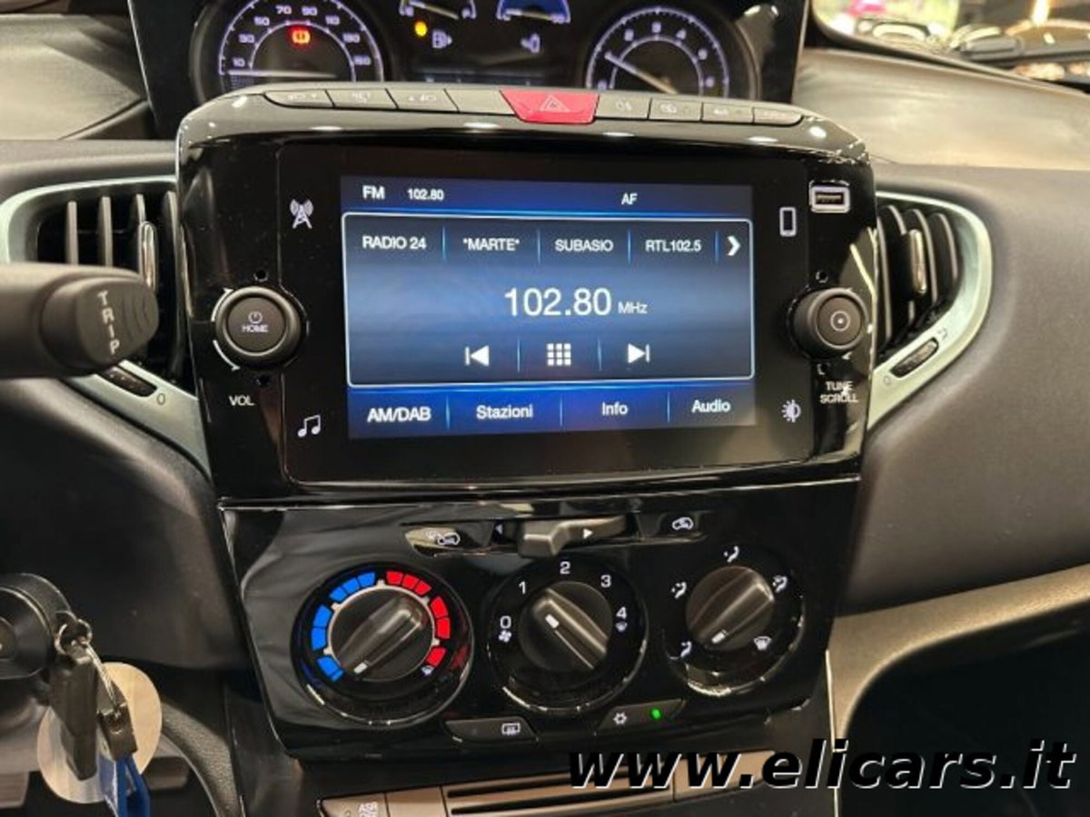 Lancia Ypsilon 1.0 FireFly 5 porte S&S Hybrid Maryne (11)