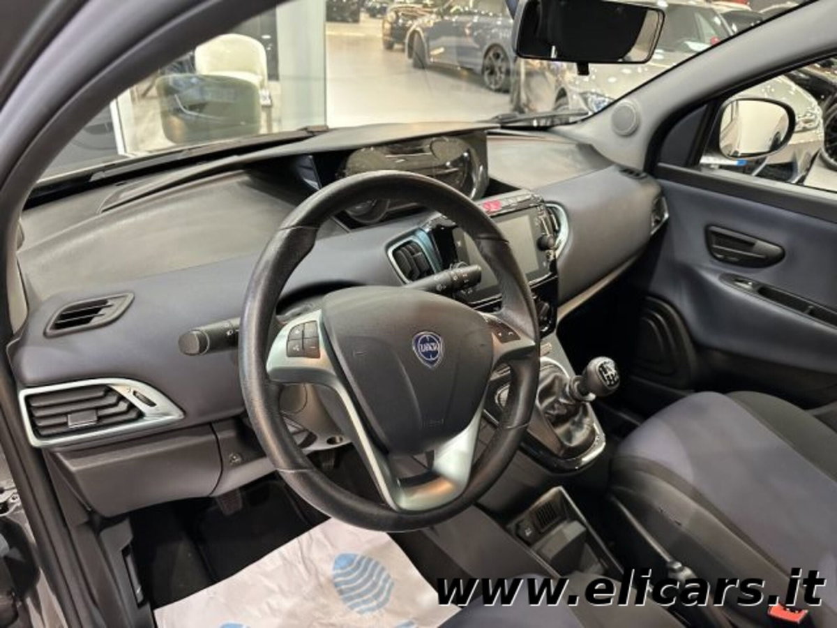 Lancia Ypsilon 1.0 FireFly 5 porte S&S Hybrid Maryne (9)