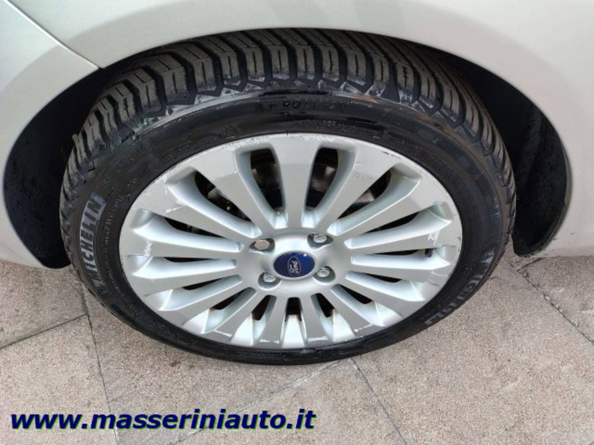 Ford Fiesta 1.2 82 CV 5 porte Titanium (11)