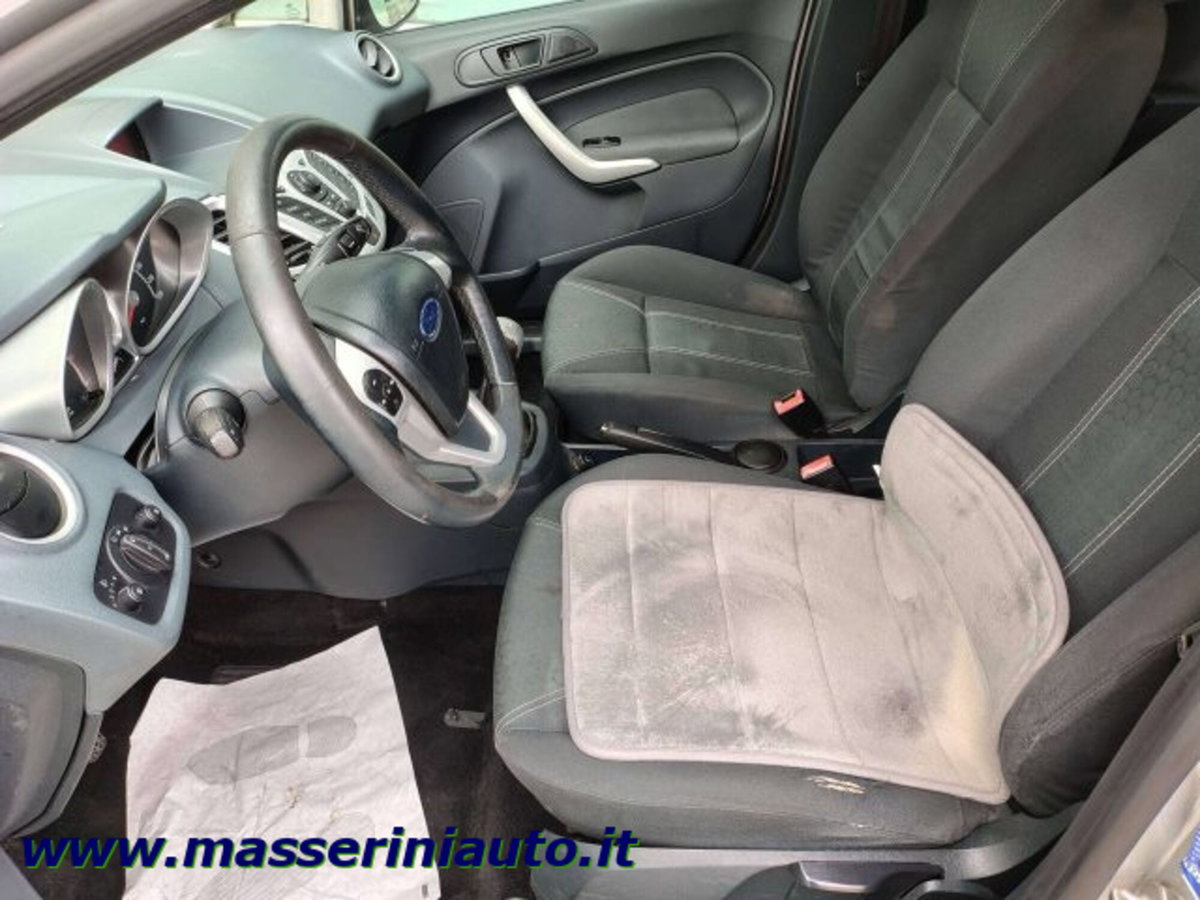 Ford Fiesta 1.2 82 CV 5 porte Titanium (14)