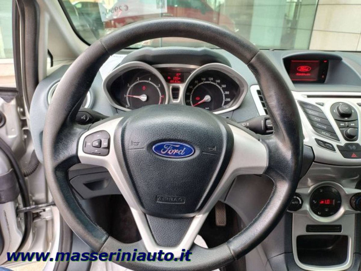 Ford Fiesta 1.2 82 CV 5 porte Titanium (15)