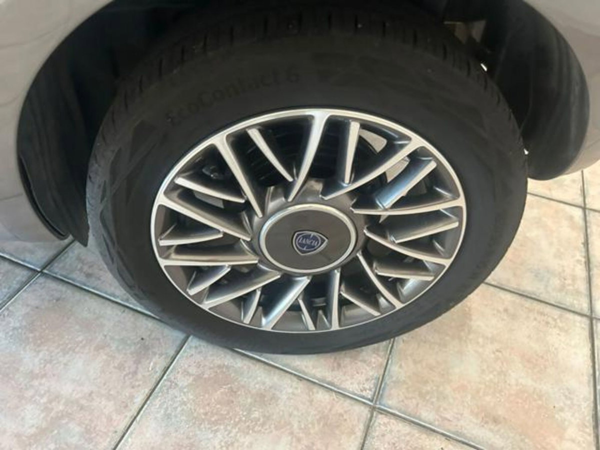 Lancia Ypsilon 1.0 FireFly 5 porte S&S Hybrid Ecochic Gold (11)