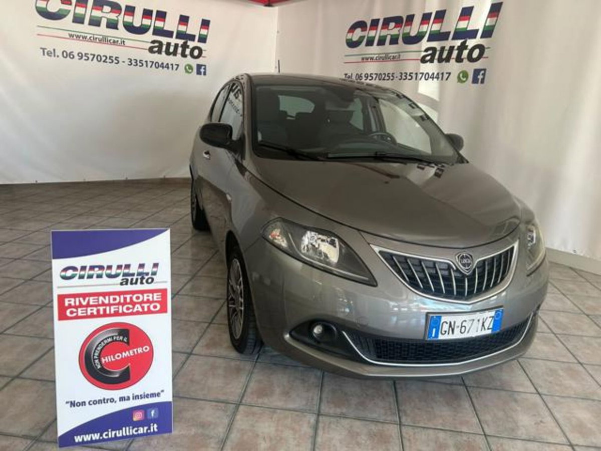 Lancia Ypsilon 1.0 FireFly 5 porte S&S Hybrid Ecochic Gold (2)