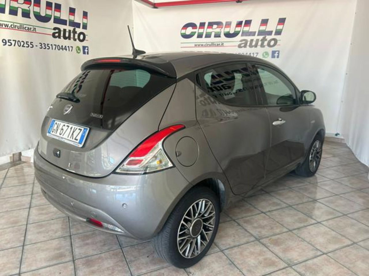 Lancia Ypsilon 1.0 FireFly 5 porte S&S Hybrid Ecochic Gold (4)