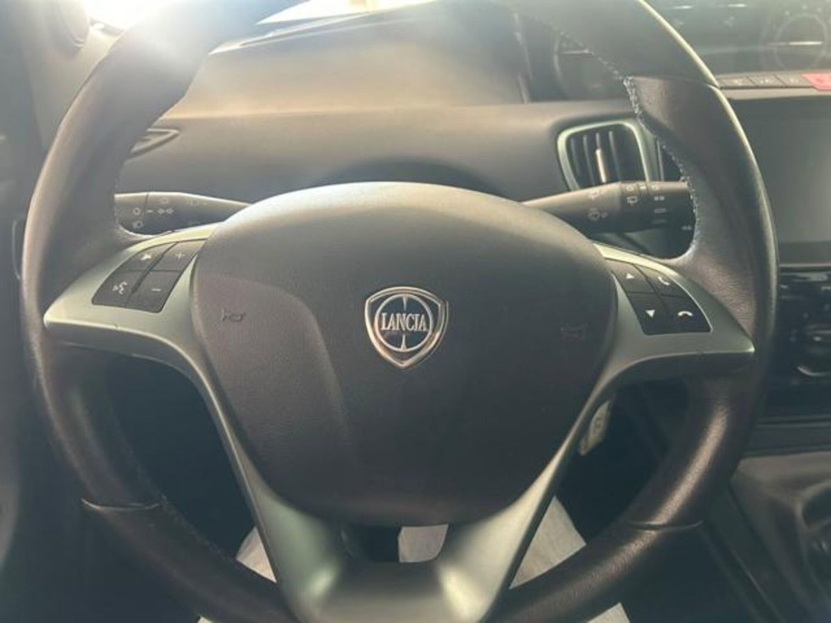 Lancia Ypsilon 1.0 FireFly 5 porte S&S Hybrid Ecochic Gold (7)