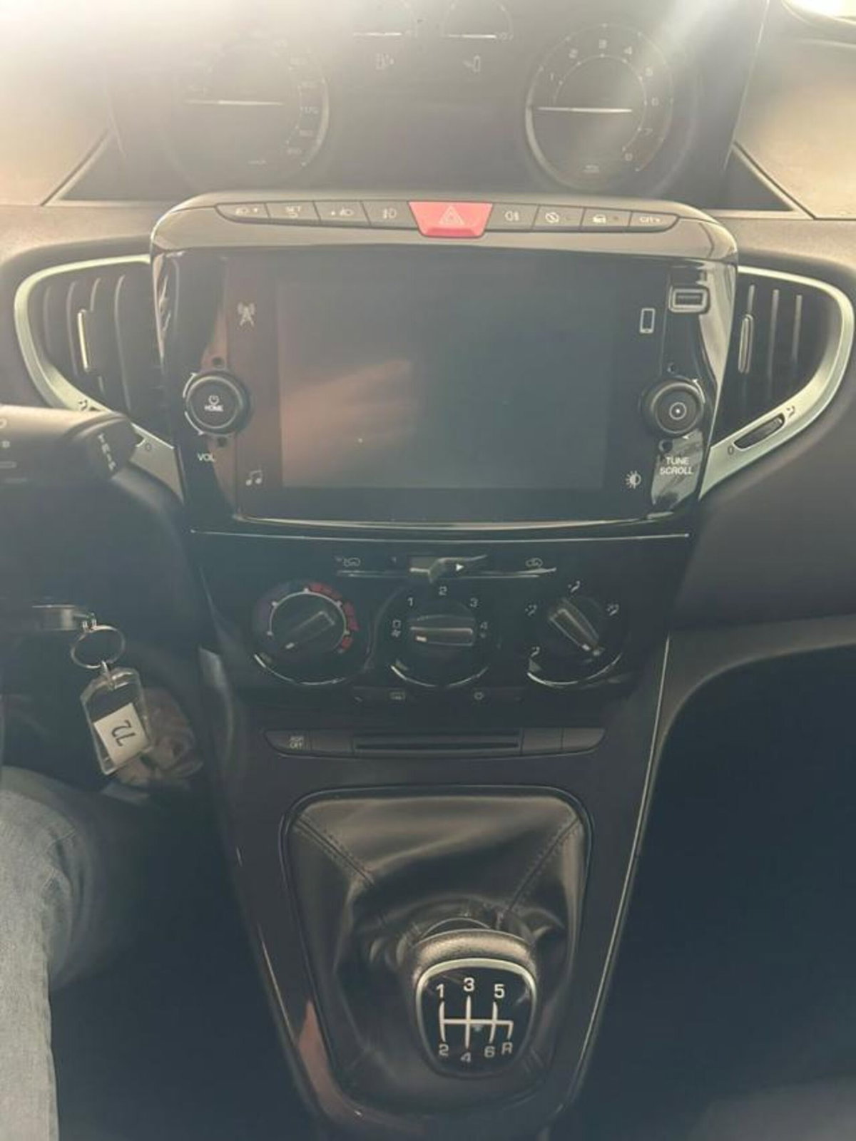 Lancia Ypsilon 1.0 FireFly 5 porte S&S Hybrid Ecochic Gold (8)