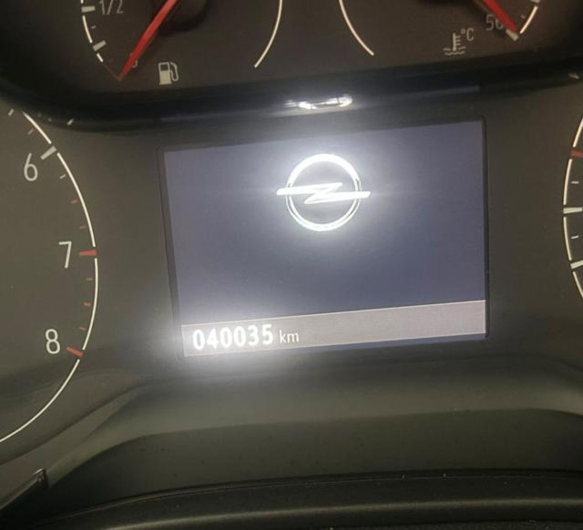 Opel Corsa 1.5 D 100 CV Edition (9)