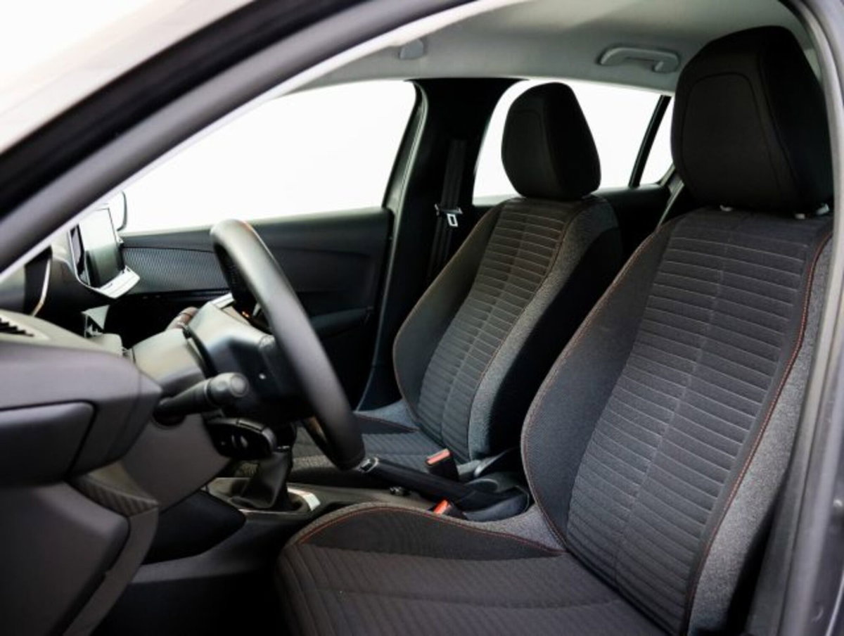 Peugeot 208 1.2 puretech Active s&s 75cv (8)