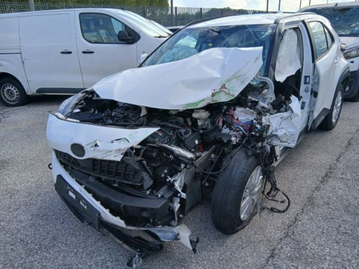 Toyota Yaris Cross 1.5 Hybrid 5p. E-CVT Premiere (3)