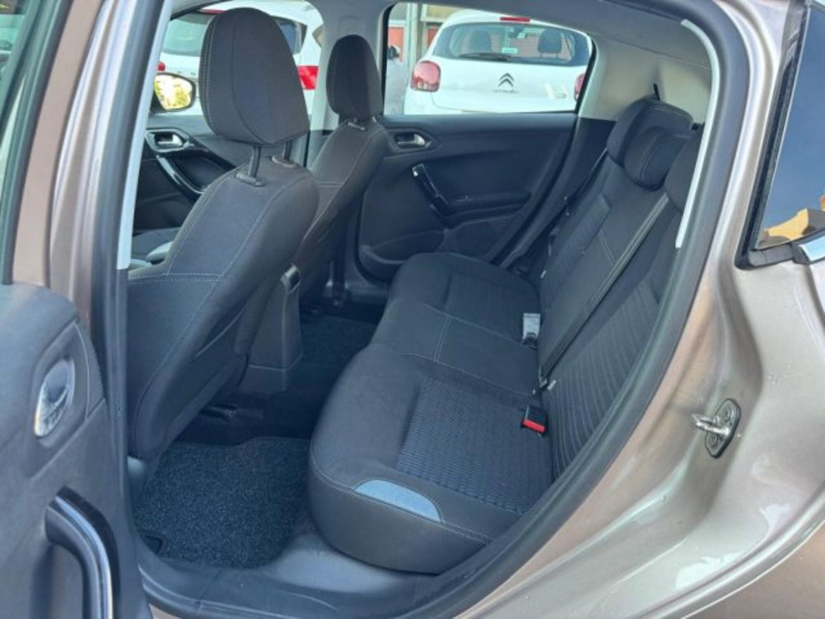Peugeot 208 82 5 porte Allure (17)