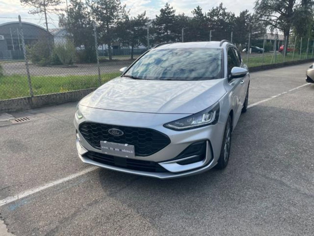 Ford Focus Station Wagon 1.0 EcoBoost Hybrid 155 CV SW ST-Line (2)