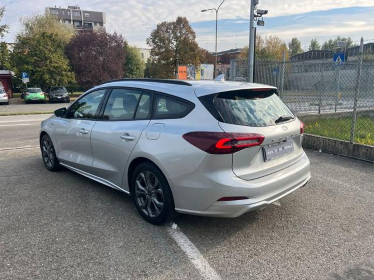 Ford Focus Station Wagon 1.0 EcoBoost Hybrid 155 CV SW ST-Line (4)