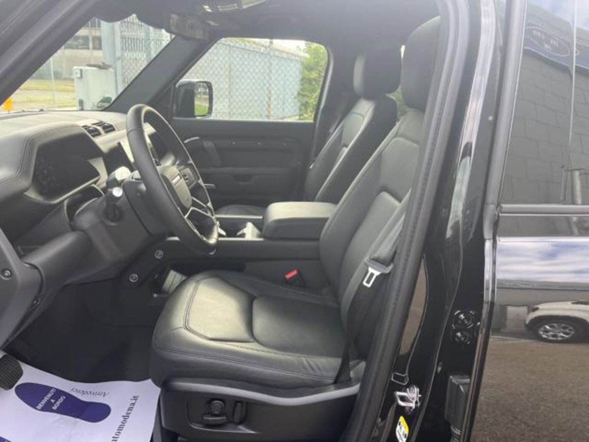Land Rover Defender 110 3.0d i6 mhev X-Dynamic HSE awd 250cv auto (16)