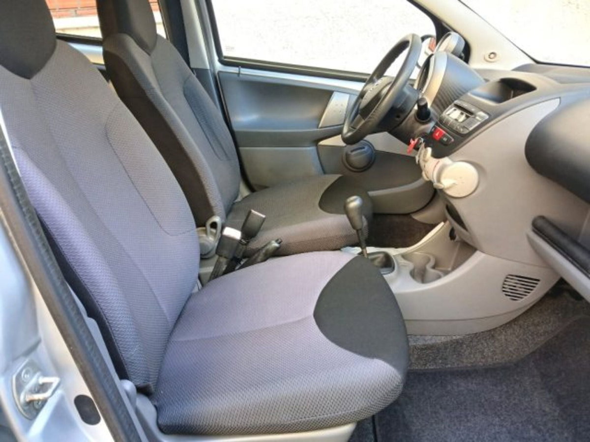 Toyota Aygo 1.0 12V VVT-i 5 porte Sol (11)