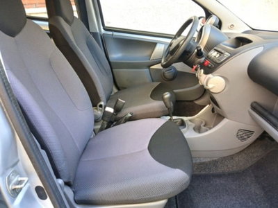 Toyota Aygo 1.0 12V VVT-i 5 porte Sol (11)