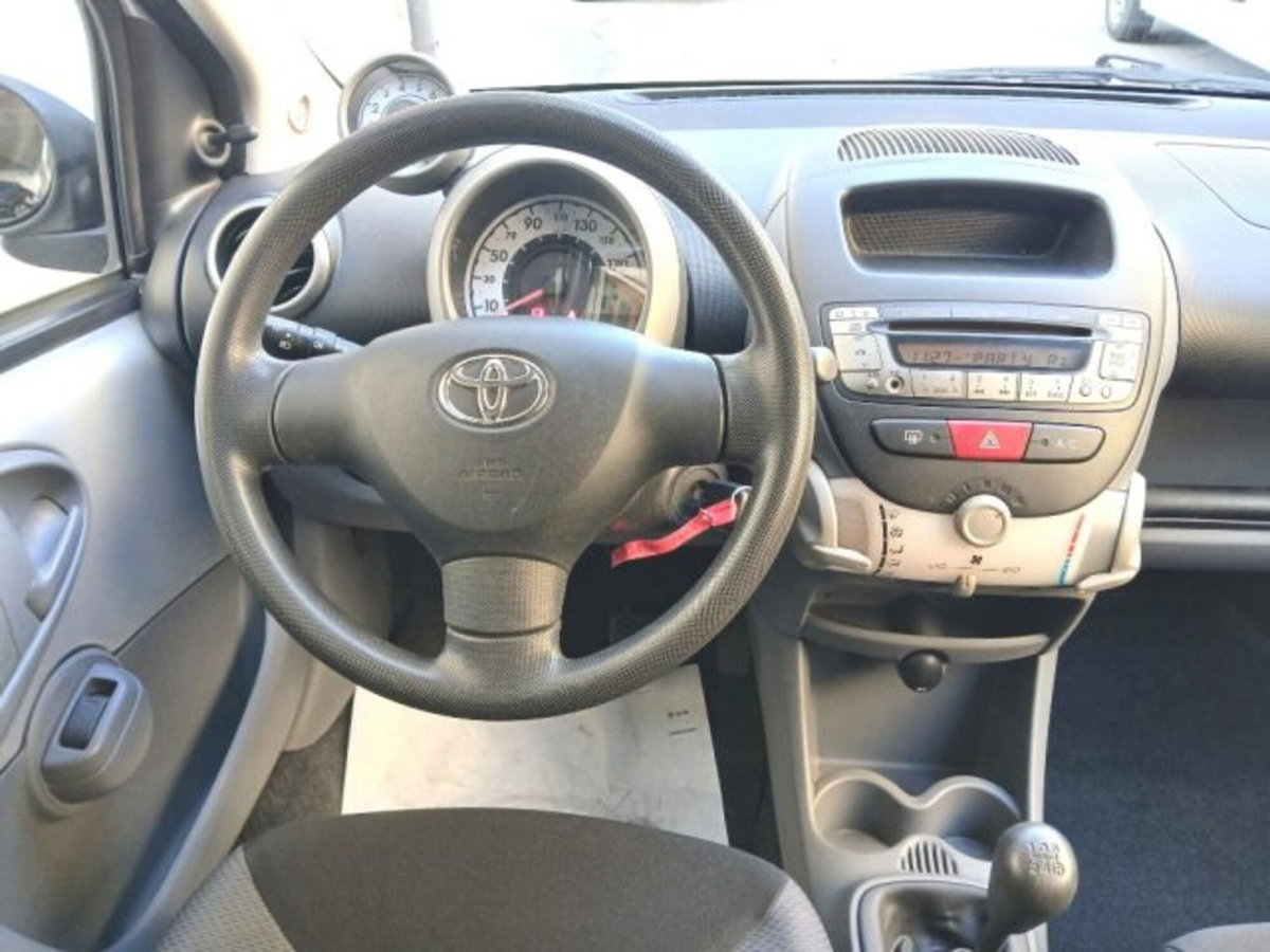 Toyota Aygo 1.0 12V VVT-i 5 porte Sol (13)
