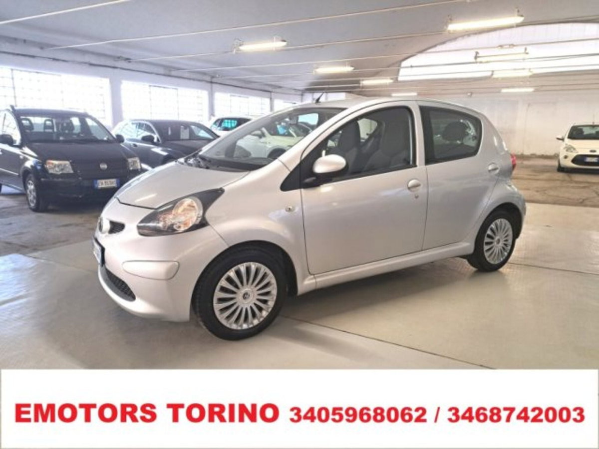 Toyota Aygo 1.0 12V VVT-i 5 porte Sol (2)