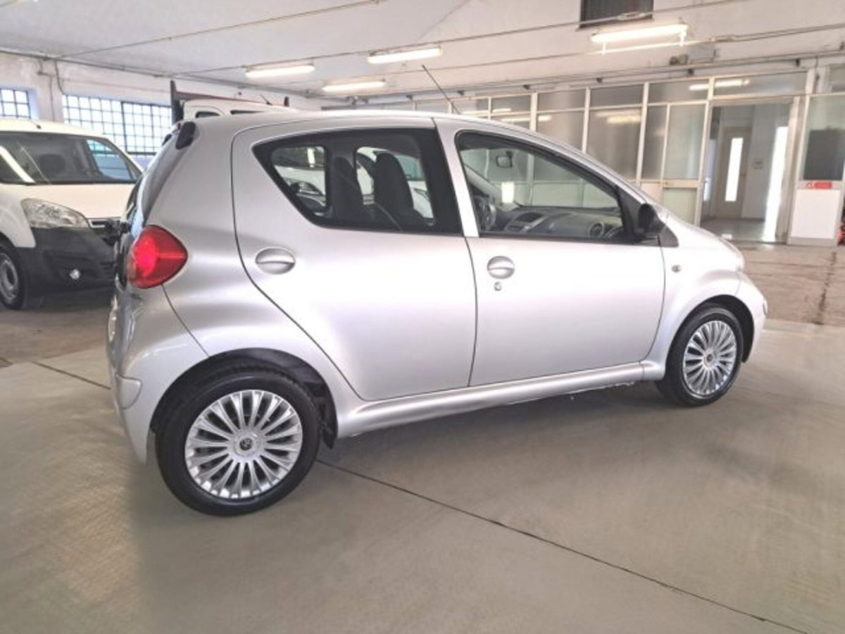 Toyota Aygo 1.0 12V VVT-i 5 porte Sol (3)