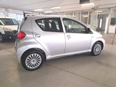 Toyota Aygo 1.0 12V VVT-i 5 porte Sol (3)
