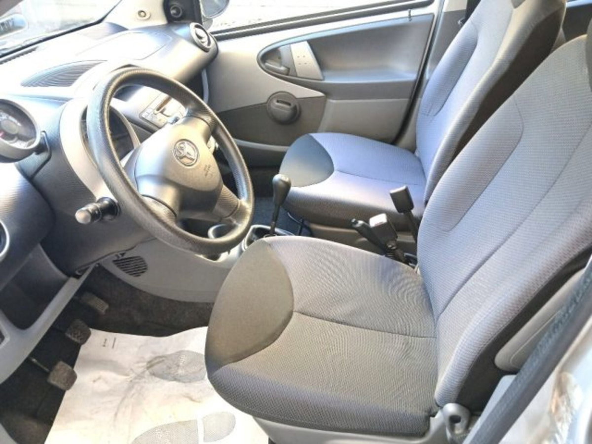 Toyota Aygo 1.0 12V VVT-i 5 porte Sol (8)