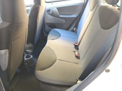 Toyota Aygo 1.0 12V VVT-i 5 porte Sol (9)