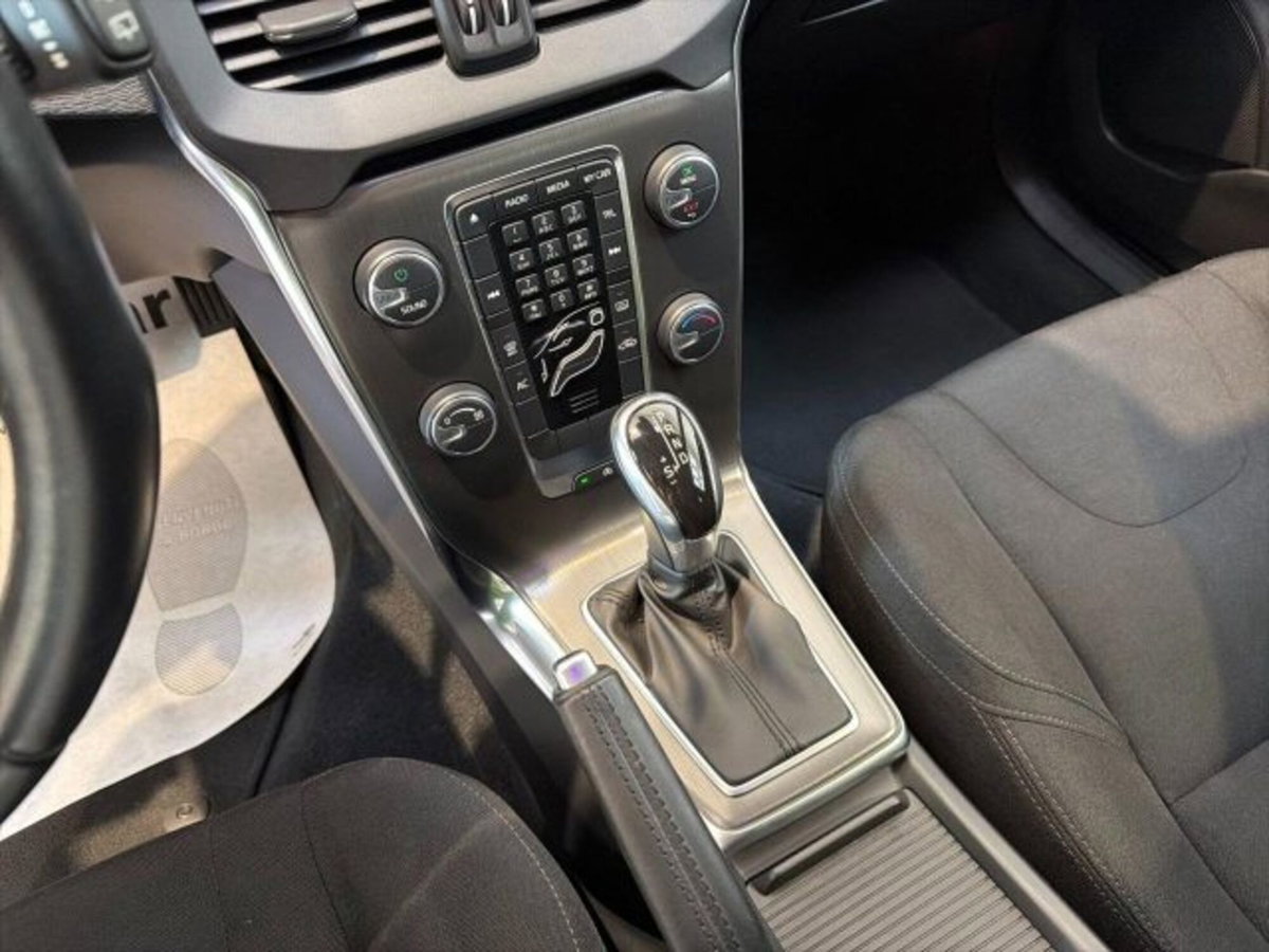 Volvo V40 D2 1.6 Powershift Summum (11)