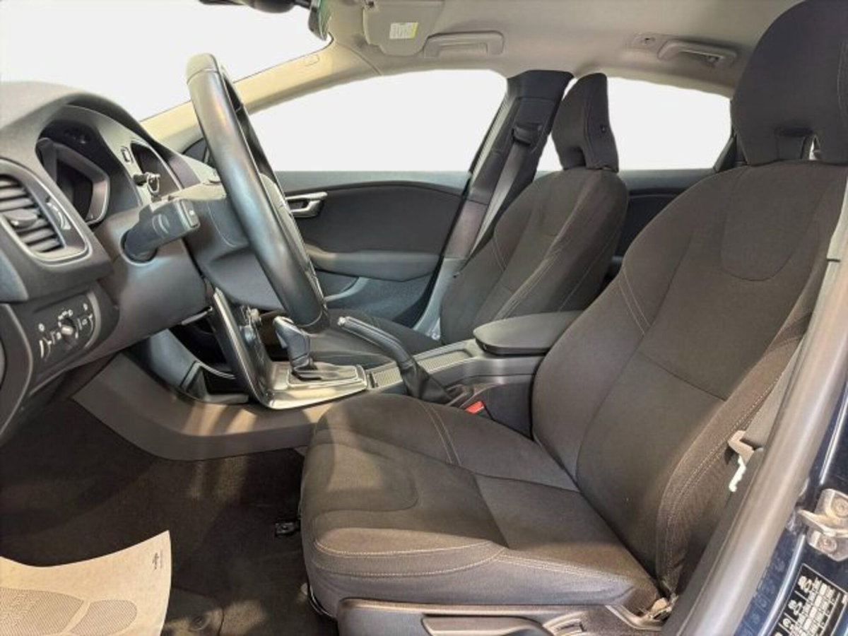 Volvo V40 D2 1.6 Powershift Summum (12)