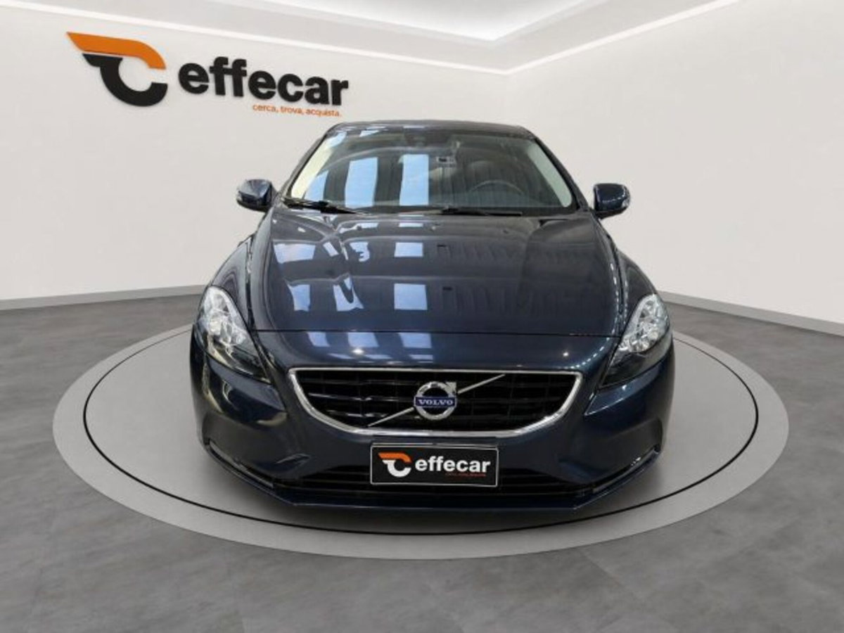 Volvo V40 D2 1.6 Powershift Summum (2)