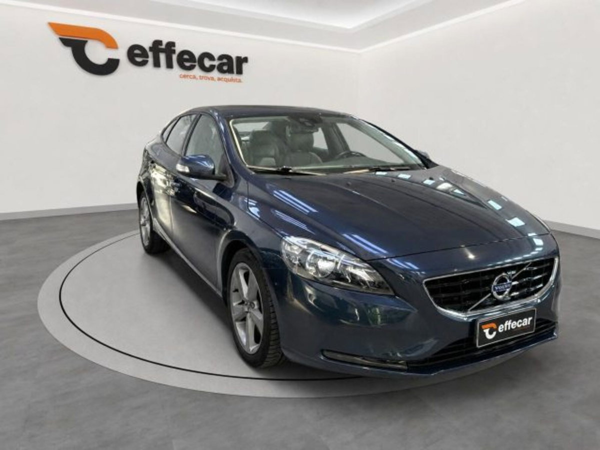 Volvo V40 D2 1.6 Powershift Summum (3)